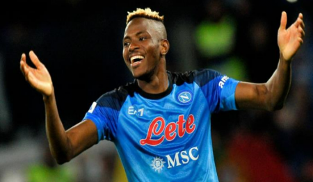 نابولي يتوصل لاتفاق مع النيجيري فيكتور أوسيمين